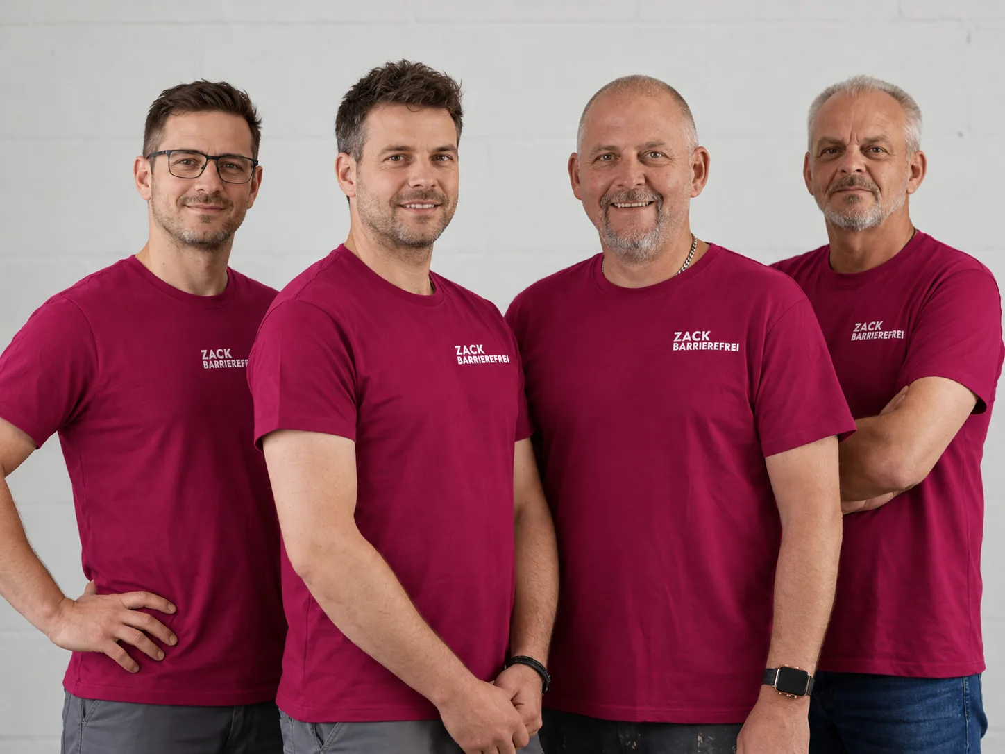 Bearbeitete Teamdarstellung von ZACK Barrierefrei in pinken Shirts